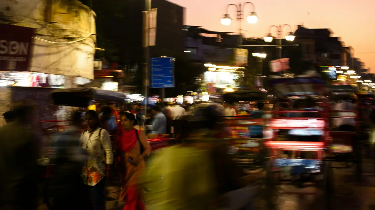 city-evening-market